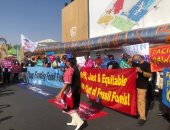 وقفة للتخلص من "الوقود الأحفورى" على هامش قمة المناخ بشرم الشيخ.. صور