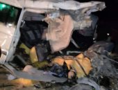 مصرع 14 شخصا فى حادث تصادم ميكروباص مع سيارة نقل ثقيل بالوادى الجديد