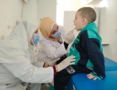 الكشف الطبى وعلاج 1926 حالة فى قافلة طبية بقرية الروضة بالمنيا