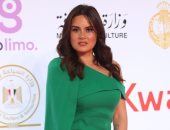 إلهام شاهين وكندة علوش ورشا مهدى وأحمد مالك يحضرون فيلم "السباحتان" 