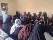 "القومى للمرأة" ينظم 91 من جلسات الدوار لتوعية 4545 مواطنا بأسوان.. صور