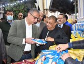 محافظ الفيوم يفتتح معرض بيع السلع والمواد الغذائية الأساسية بأسعار مخفضة