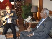 محافظ بورسعيد يستقبل رئيس الجامعة ويشدد على أهمية دورها فى بناء الشباب