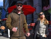 كريس هيمسورث وزوجته إلسا باتاكى فى شوارع مانهاتن قبل الاحتفال بعيد زواجهما