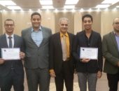 جامعة أسوان تكرم طالبا فاز بالمركز الأول بمسابقة شباب المترجمين