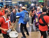 مطار القاهرة يحتفل مع وفود مؤتمر المناخ على أنغام الموسيقى خلال عودتهم من شرم الشيخ 
