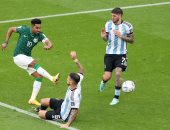 السعودية تحقق فوزاً تاريخياً على الأرجنتين 2-1 في أكبر مفاجآت المونديال.. فيديو