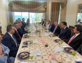 وزير الصحة يلتقى عددا من الأطباء المصريين العاملين فى سلطنة عمان