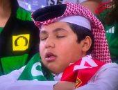 كأس العالم 2022.. مشجع يغرق في النوم خلال مباراة البرتغال وغانا
