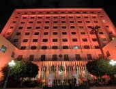 الجامعة العربية تضىء مقرها باللون البرتقالى فى إطار حملة لمناهضة العنف ضد النساء