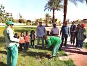 أطفال مدرسة العوامية بالأقصر يشاركون فى زراعة 150 شتلة ضمن مبادرة إتحضر للأخضر