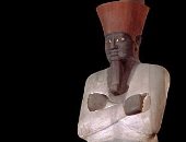 تمثال الملك منتوحتب الثانى مؤسس الدولة الوسطى.. شاهده