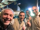 كولر يشارك جماهير الأهلى مشاهدة المونديال ويعلق: "محاط بحب ودعم بكل مكان"