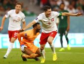 ليفاندوفسكي يقود بولندا للفوز على السعودية بثنائية فى كأس العالم 2022