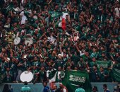 توافد الجماهير السعودية على ملعب المدينة التعليمية لدعم الأخضر أمام بولندا