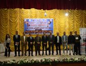 التضامن توزع أجهزة "لاب توب" لذوي الإعاقة البصرية بجامعة الفيوم