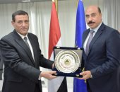 محافظ أسوان يستقبل رئيس الجهاز التنفيذى للهيئة العامة لتعليم الكبار