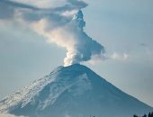 ثوران بركان جبل إتنا فى إيطاليا وتعليق حركة الطيران فوق مدينة كاتانيا