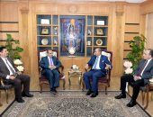 رئيس جامعة المنصورة يستقبل وزير التعليم العالى والفنى لجمهورية اليمن