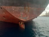 إنقاذ 3 نيجيريين هاجروا لإسبانيا مختبئين فى دفة سفينة ضخمة.. فيديو