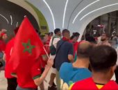 جماهير المغرب يشعلون الأجواء بوسائل المواصلات العامة احتفالا بالفوز على كندا