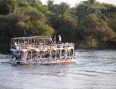 سحر الطبيعة.. جمال نهر النيل فى أسوان واستمتاع السائحين