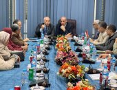 كهرباء "مصر العليا" تدرس تطوير المنظومة الصحية للعاملين بالقطاع فى الصعيد