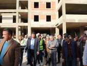 محافظ المنيا يتابع خطة رصف الشوارع وأعمال إنشاء مستشفى مطاي المركزي.. صور