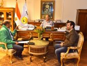 محافظ أسيوط يوجه بافتتاح مزيد من المعارض لبيع السلع الغذائية بأسعار مخفضة