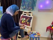 هزمت الإعاقة بالفن.. "ريم" رسامة من ذوى الهمم تزين لوحاتها بروحها الجميلة ..فيديو