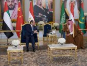 الرئيس السيسى يصل الرياض للمشاركة فى القمة العربية الصينية الأولى