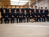 رئيس وزراء اليابان يستقبل فريقه بعد الإقصاء من كأس العالم 2022.. صور