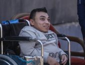 شاب من ذوى الهمم يزور مران الأهلى قبل مواجهة الاتحاد.. صور