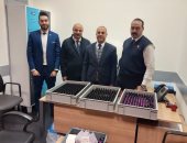 ضبط راكبة بمطار القاهرة حاولت تهريب مستحضرات تجميل داخل "الأحذية والشنط"