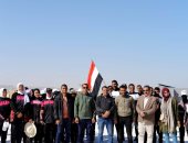 50 طالبا وطالبة من كلية التربية الرياضية يتفقدون مشروعات "الغريزات" بالمراغة