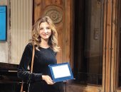 فنانة تشكيلية بجامعة الإسكندرية تفوز بثلاث جوائز دولية خلال هذا العام.. فيديو