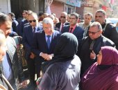 محافظ المنيا يوجه بإغلاق وتشميع محال تبيع بأسعار عالية.. صور