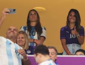 الأرجنتين ضد كرواتيا.. أنتونيلا ووالدة ميسي يساندان التانجو من المدرجات "صور"