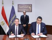 توقيع اتفاقية بين "المصرية للاتصالات" و"جريد تيليكوم" لإنشاء كابل بحرى يربط بين مصر واليونان