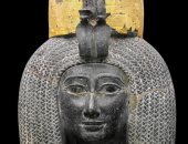 شاهد تمثال للملكة إيزيس والدة تحتمس الثالث فى المتحف المصرى بالتحرير 