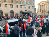 استقبال حاشد بالأغانى الوطنية من الجالية المصرية بأمريكا للرئيس السيسى.. فيديو وصور