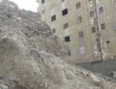 "نظافة القاهرة" ترفع "جبل" من مخلفات الهدم بالبساتين