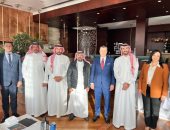 وزير السياحة يلتقى مدير عام العلاقات الدولية بوزارة السياحة السعودية لتعزيز التعاون