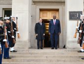 الرئيس السيسى يبحث مع وزير الدفاع الأمريكي بـ"البنتاجون" تعزيز العلاقات العسكرية بين القاهرة وواشنطن.. ويؤكد الحرص على دعم الشراكة الاستراتيجية.. و"أوستن" يشيد بجهود الرئيس لتحقيق الاستقرار بالشرق الأوسط