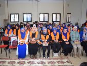 رئيس جامعة سوهاج يكرم المتميزين  بالمستوي الأول بدورة لغة الإشارة