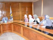 رئيس جامعة أسيوط يستقبل الطلاب الفائزين مسابقة "الاستدامة والتغير المناخي"