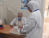 حياة كريمة بالبحر الأحمر.. الكشف على 1000 مواطن خلال 15 يوما.. القوافل مستمرة بقرى سفاجا وتستكمل أعمالها بالزعفرانة.. مدير القوافل: الكشف والعلاج والأشعة والتحاليل مجانا.. وتحويل للمستشفيات إذا لزم الأمر.. صور 