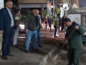 رفع إشغالات الباعة الجائلين وضبط 4 سيارات تلقى "مياه ملوثة" على الطريق فى حملة بالدقى