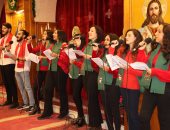 ترانيم فى كنيسة العذراء للأقباط الكاثوليك بشبرا استعدادا لعيد الميلاد.. صور
