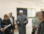 رئيس المنطقة الأزهرية بالإسكندرية يتفقد المعاهد ولجان الامتحانات 